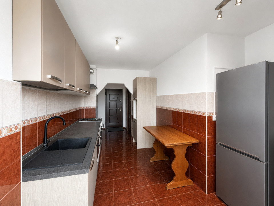 Apartament decomandat 3 camere | 2 bai | parcare inclusa | zona Noua