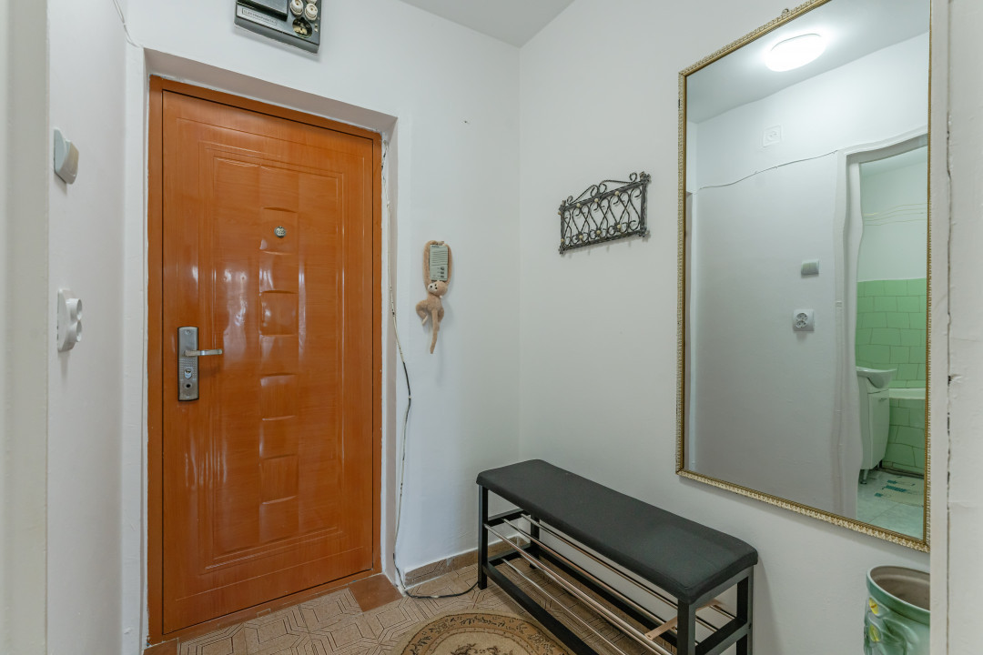 Garsonieră Tractorul | Etaj 3 | Lângă Coresi | 1.450 Lei/Lună