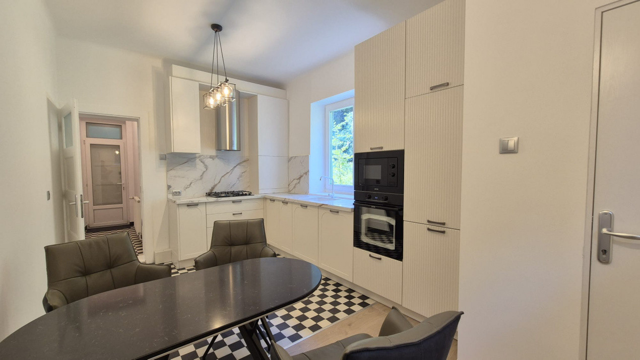 Apartament cu 2 camere partial mobilat in zona centrala