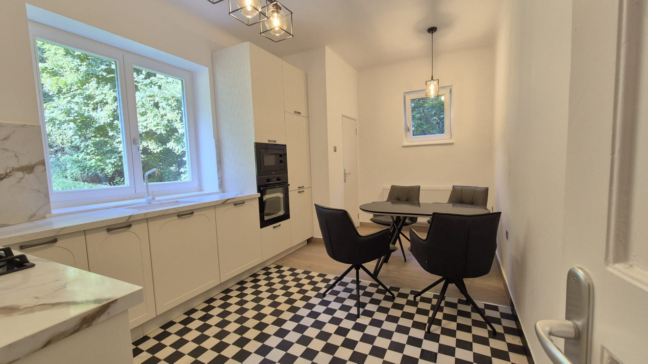 Apartament cu 2 camere partial mobilat in zona centrala