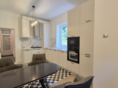 Apartament cu 2 camere partial mobilat in zona centrala