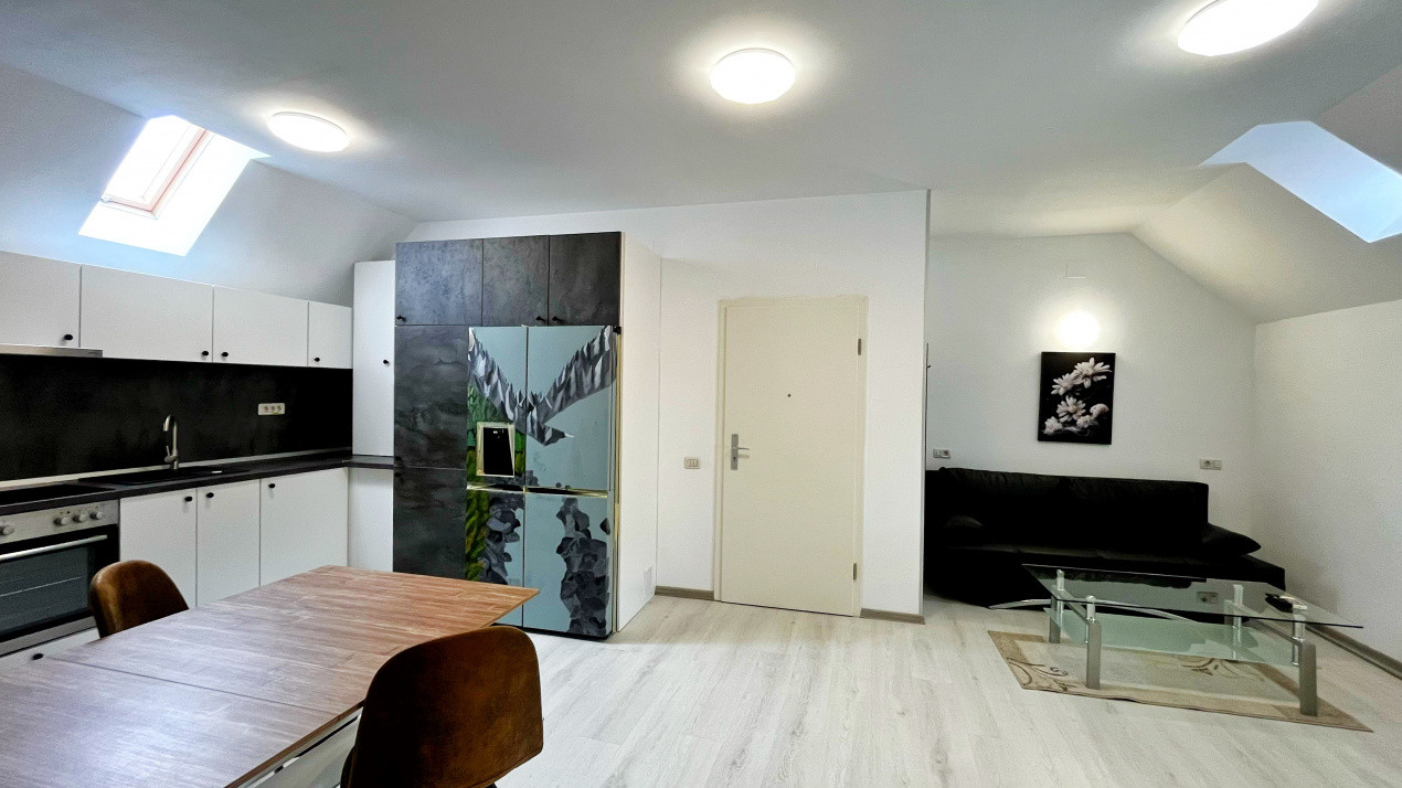 Apartament cu 3 camere în zona Centrală/ Strada Lungă