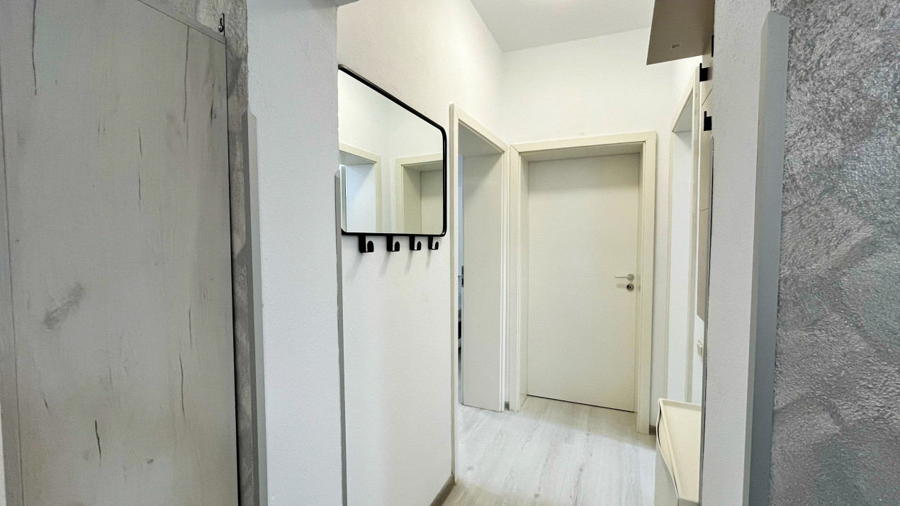Apartament cu 3 camere în zona Centrală/ Strada Lungă