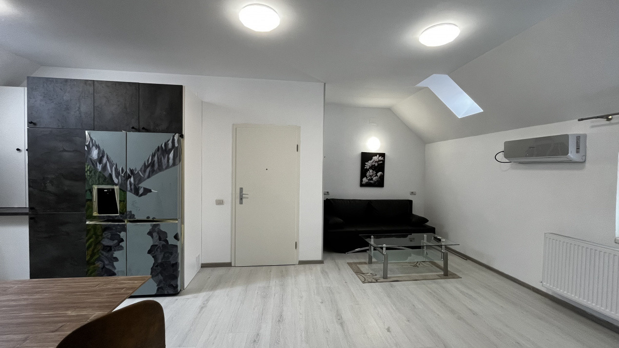 Apartament cu 3 camere în zona Centrală/ Strada Lungă