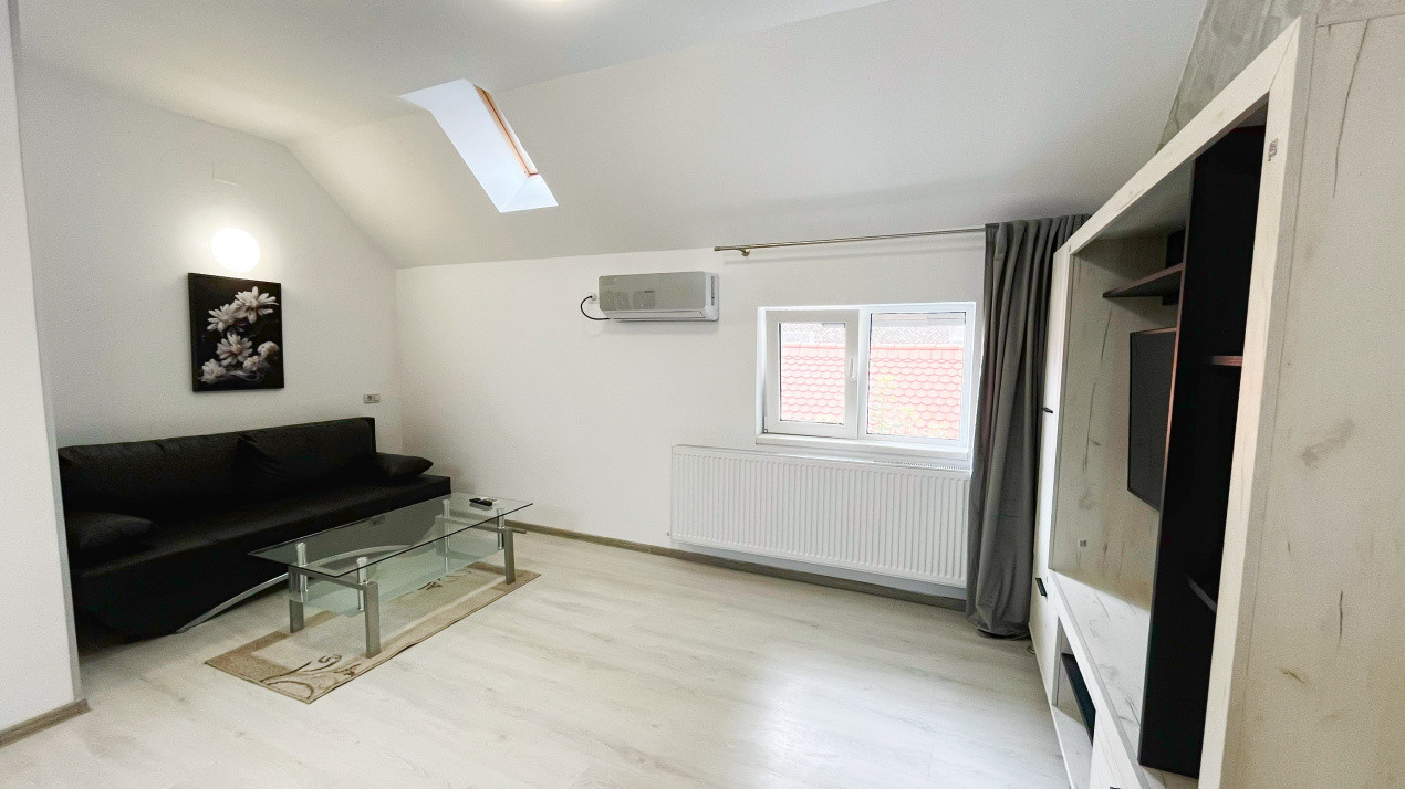 Apartament cu 3 camere în zona Centrală/ Strada Lungă