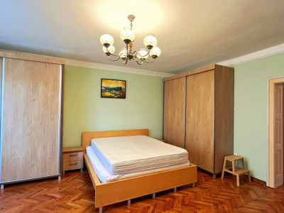 Apartament cu 3 camere in Zona Centrală