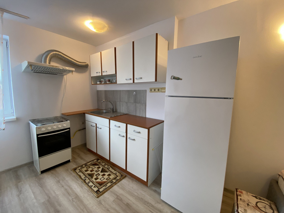 De închiriat garsonieră renovată – Nicolae Titulescu, lângă AFI Brașov
