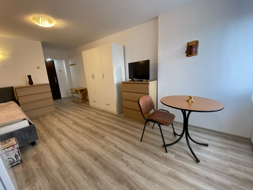 De închiriat garsonieră renovată – Nicolae Titulescu, lângă AFI Brașov