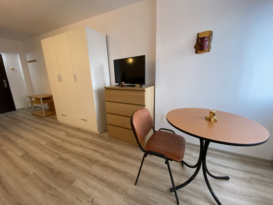 De închiriat garsonieră renovată – Nicolae Titulescu, lângă AFI Brașov