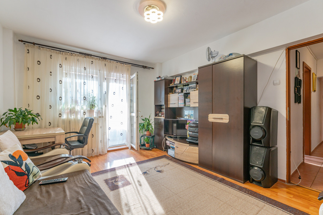 Apartament 4 camere de vânzare – 80 mp – Str. Carpaților – Vedere Tampa