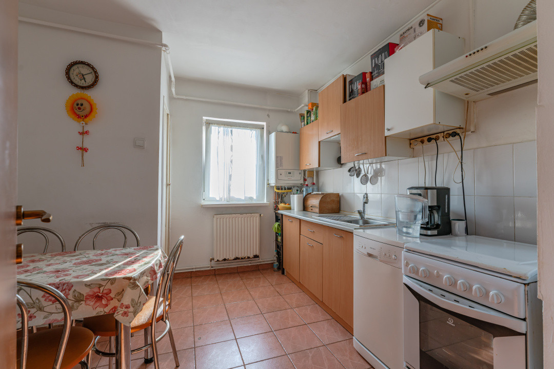 Apartament 4 camere de vânzare – 80 mp – Str. Carpaților – Vedere Tampa
