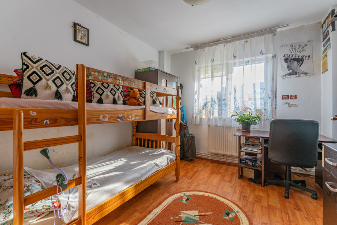 Apartament 4 camere de vânzare – 80 mp – Str. Carpaților – Vedere Tampa