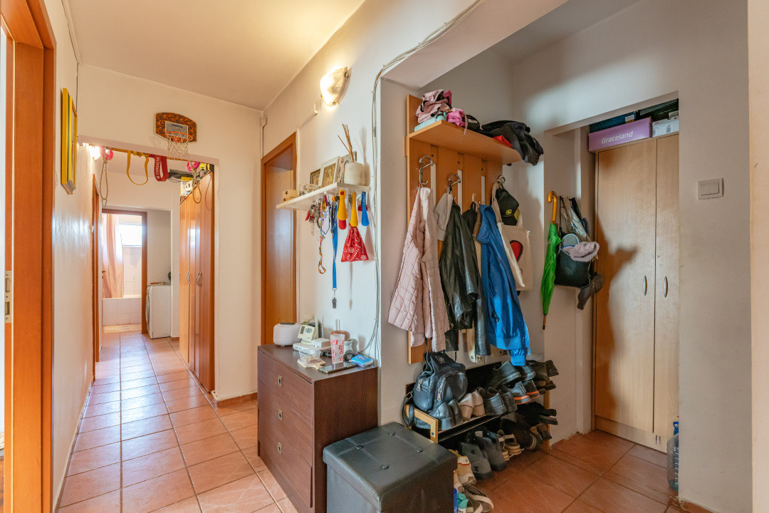 Apartament 4 camere de vânzare – 80 mp – Str. Carpaților – Vedere Tampa