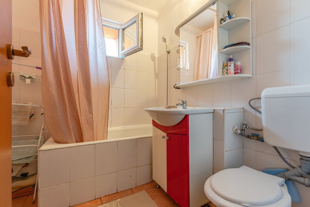 Apartament 4 camere de vânzare – 80 mp – Str. Carpaților – Vedere Tampa
