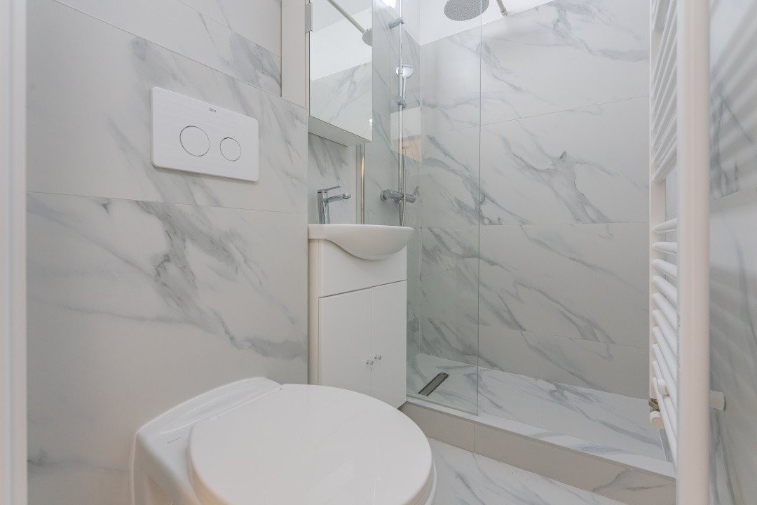 Apartament 2 camere renovat complet, etaj 1, in zona Astra - Calea Bucuresti.