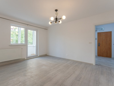 Apartament 2 camere renovat complet, etaj 1, in zona Astra - Calea Bucuresti.