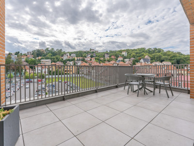 Apartament 4 Camere de Lux | 3 Dormitoare | Terasă 20 mp | Brașov