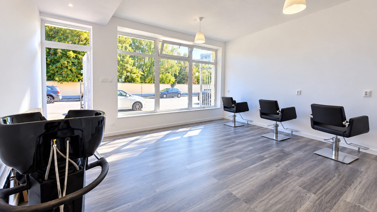 Spațiu comercial 52 mp | Salon Beauty / Barber echipat | Vitrină stradală