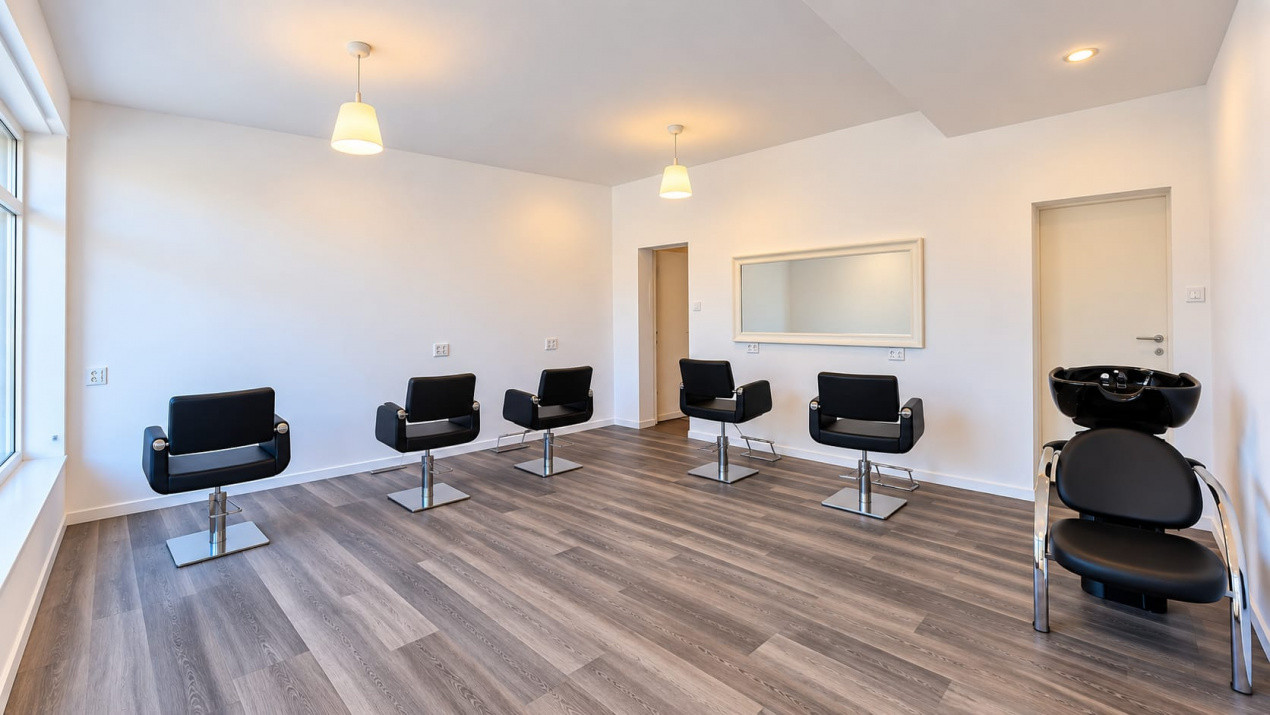 Spațiu comercial 52 mp | Salon Beauty / Barber echipat | Vitrină stradală