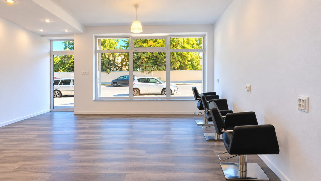 Spațiu comercial 52 mp | Salon Beauty / Barber echipat | Vitrină stradală