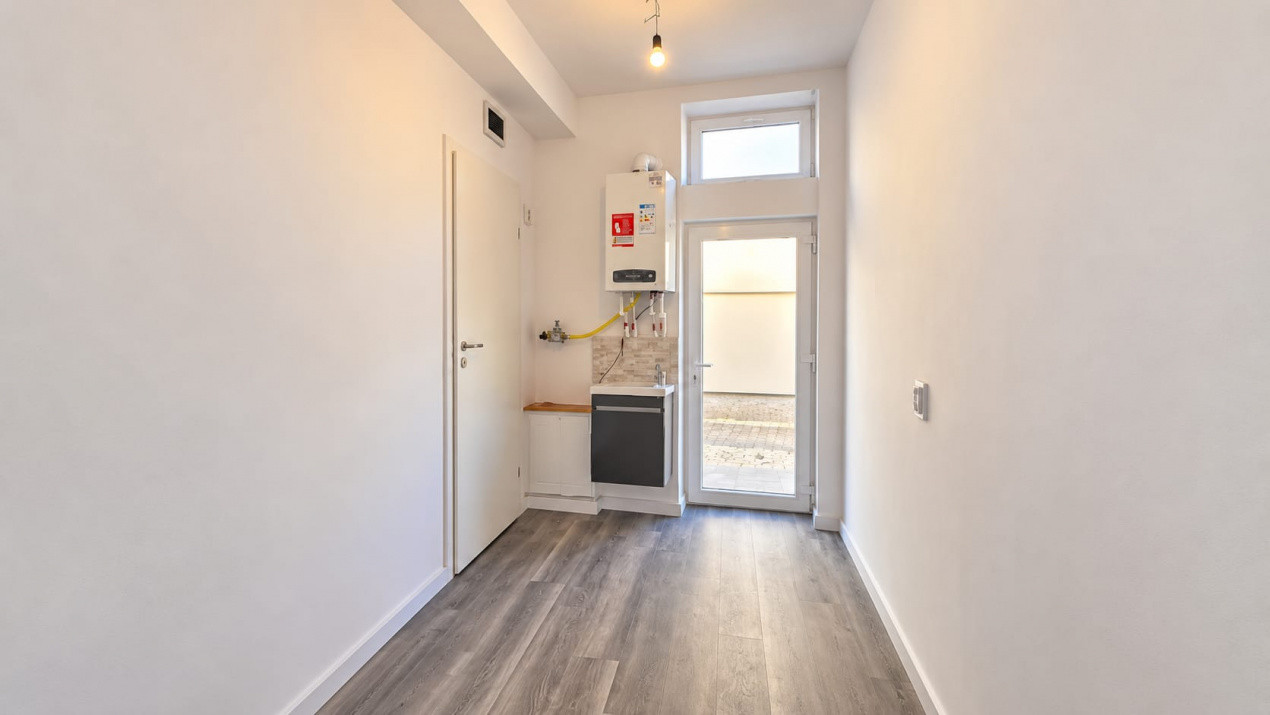 Spațiu comercial 52 mp | Salon Beauty / Barber echipat | Vitrină stradală