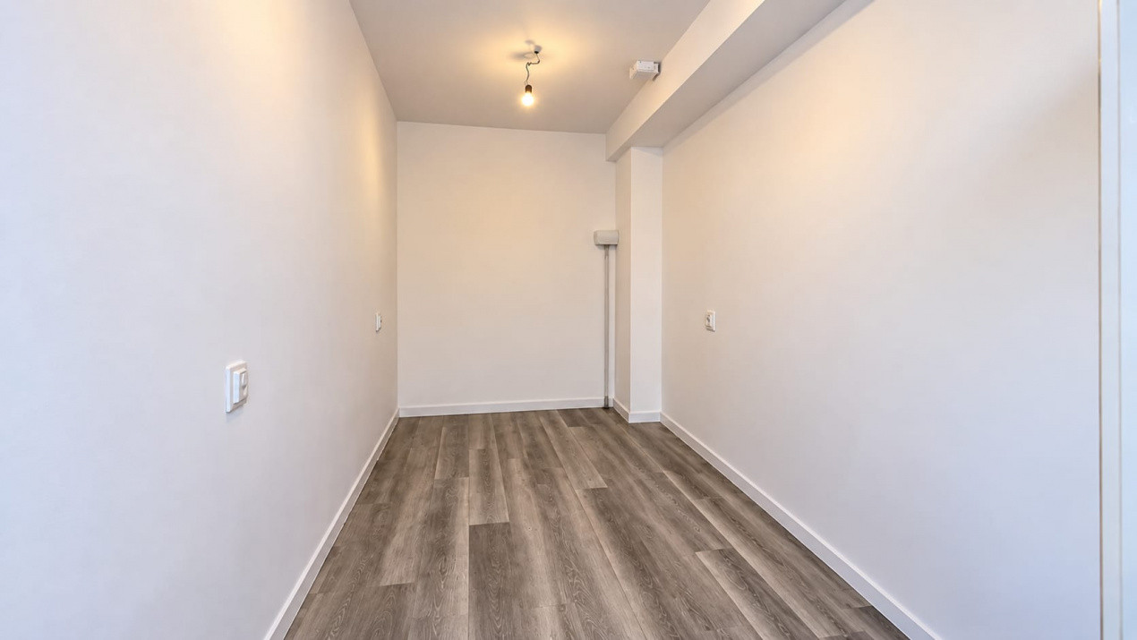Spațiu comercial 52 mp | Salon Beauty / Barber echipat | Vitrină stradală