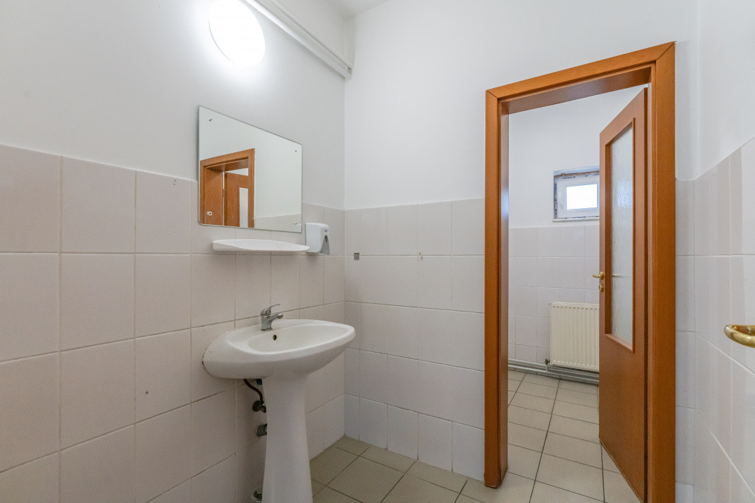Hală 664 mp cu showroom, lift marfă și 15 parcări Brașov