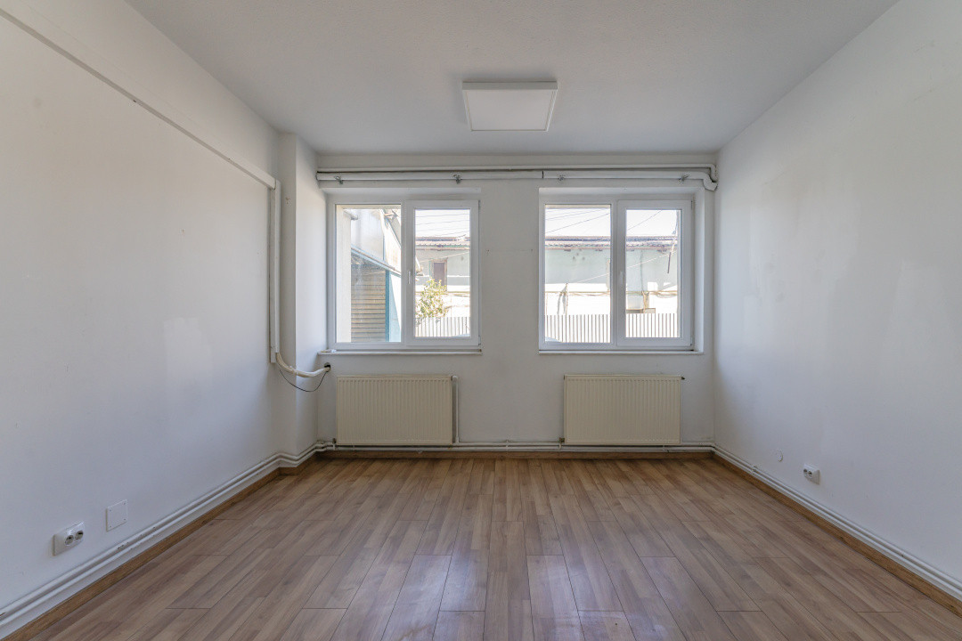 Hală 664 mp cu showroom, lift marfă și 15 parcări Brașov