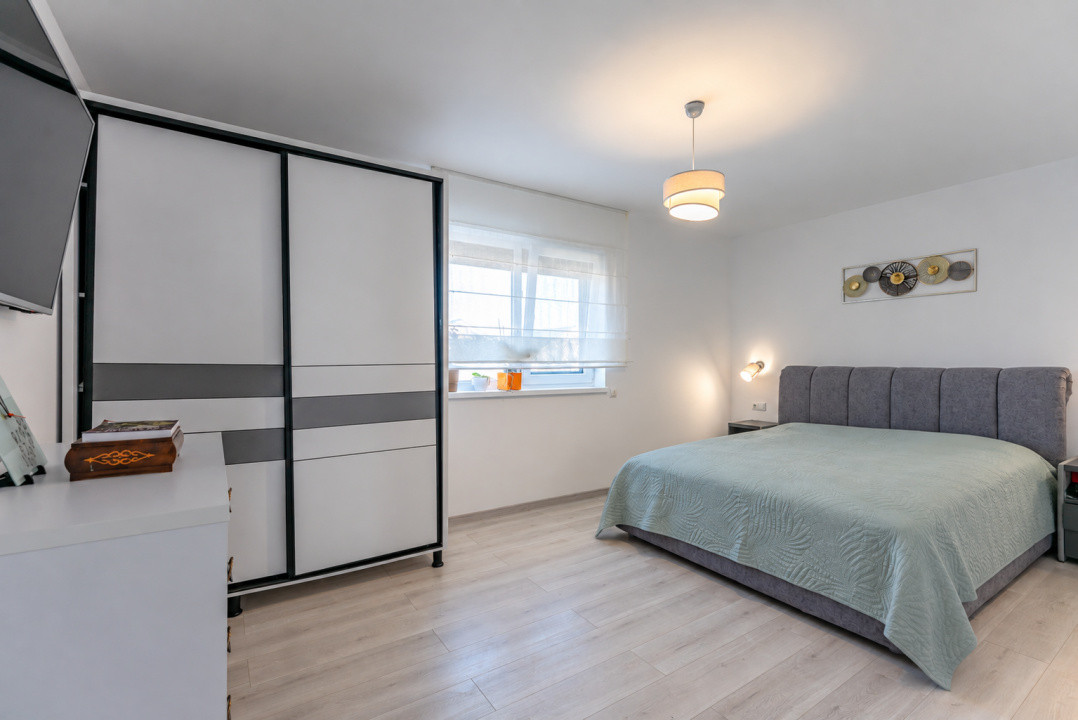 Casa in Harman, cu 4 dormitoare, terasa generoasa si teren de 652 mp