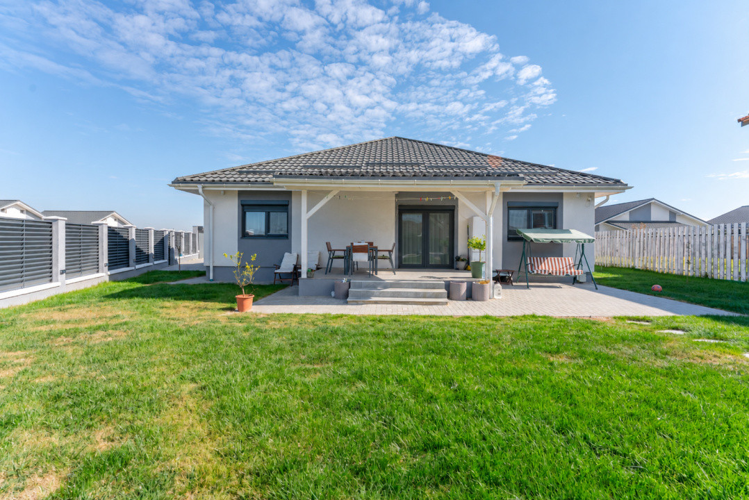 Casa in Harman, cu 4 dormitoare, terasa generoasa si teren de 652 mp