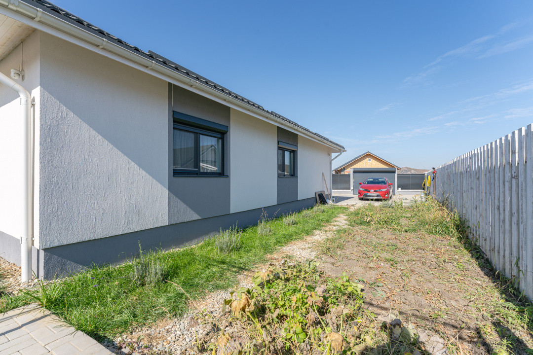 Casa in Harman, cu 4 dormitoare, terasa generoasa si teren de 652 mp