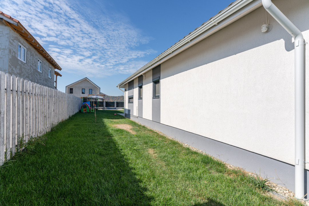 Casa in Harman, cu 4 dormitoare, terasa generoasa si teren de 652 mp