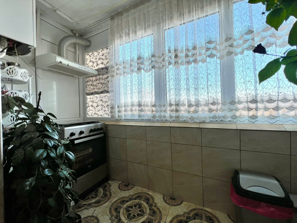 Apartament luminos 3 camere, 2 băi, parcare
