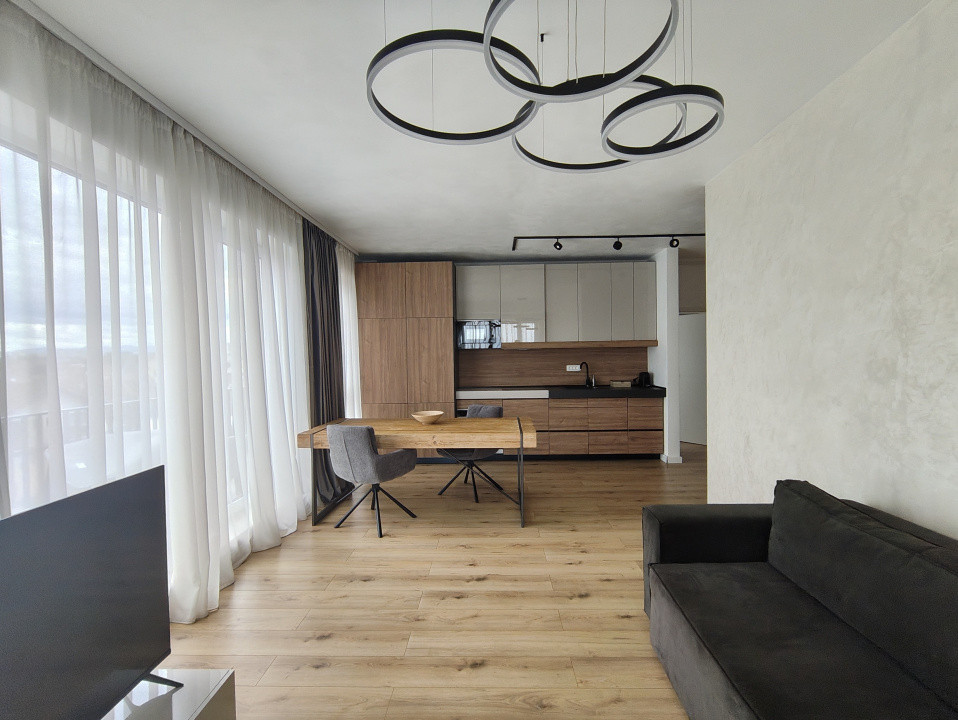 Apartament 3 camere spatios, complet utilat, terasa si parcare,  pet friendly
