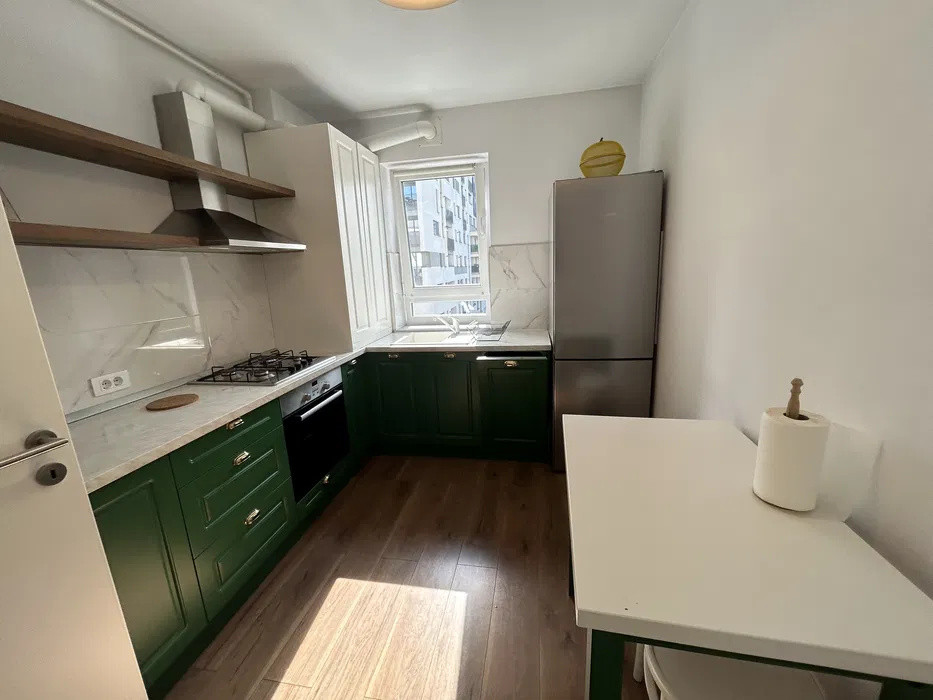 Apartament cu 2 camere pe Pietonala/Coresi 