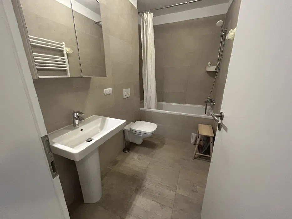 Apartament cu 2 camere pe Pietonala/Coresi 