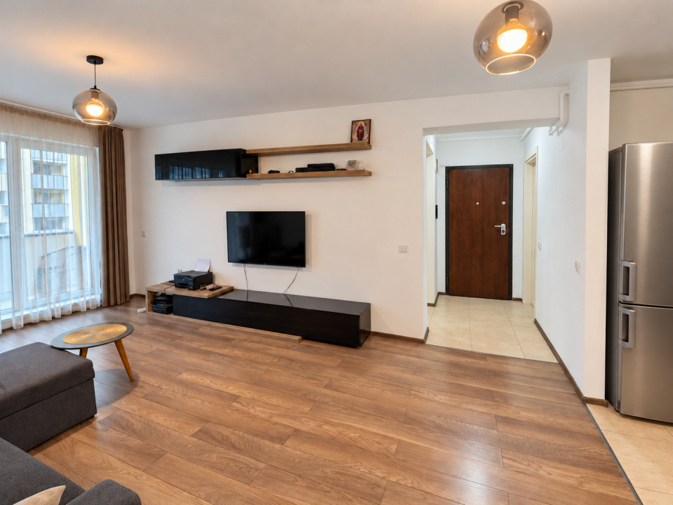 Apartament cu 2 camere Top City – Coresi | Parcare, boxa si dressing