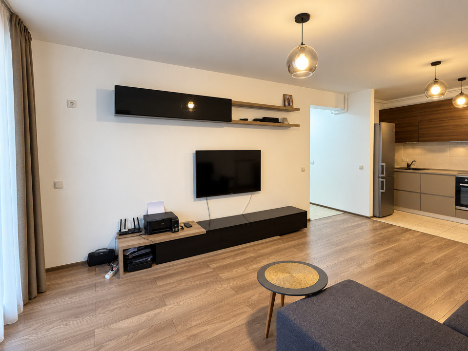 Apartament cu 2 camere Top City – Coresi | Parcare, boxa si dressing