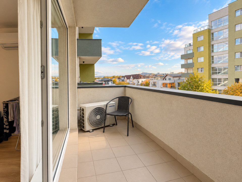 Apartament cu 2 camere Top City – Coresi | Parcare, boxa si dressing
