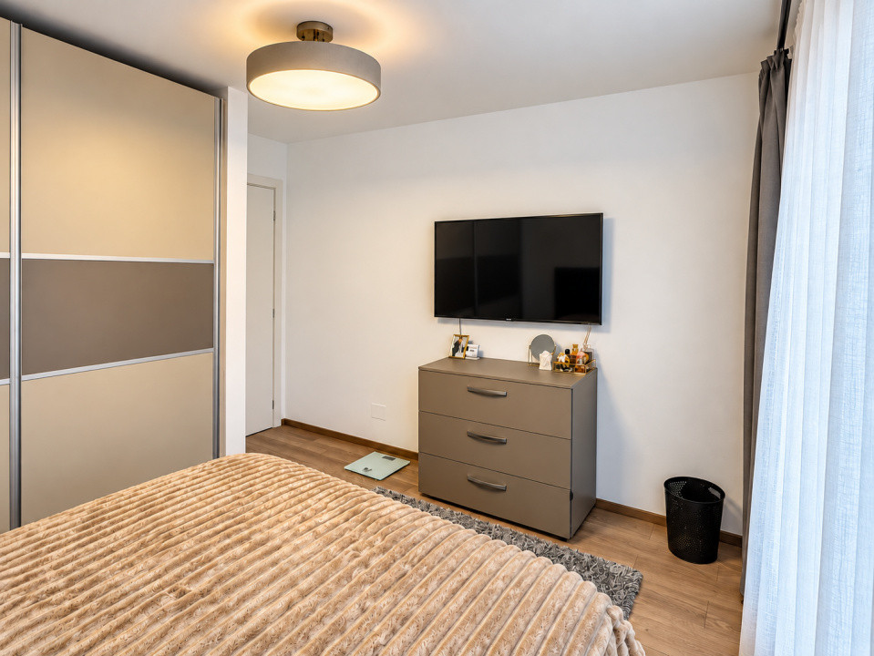 Apartament cu 2 camere Top City – Coresi | Parcare, boxa si dressing