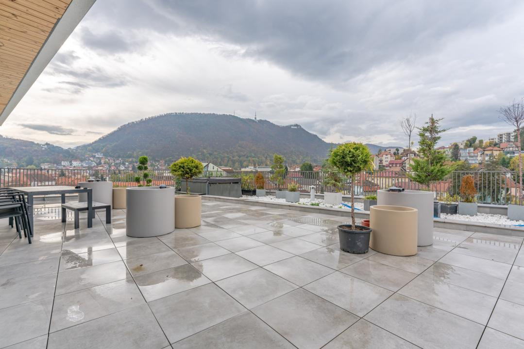 Penthouse de lux cu jacuzzi și vedere spectaculoasă spre Tâmpa