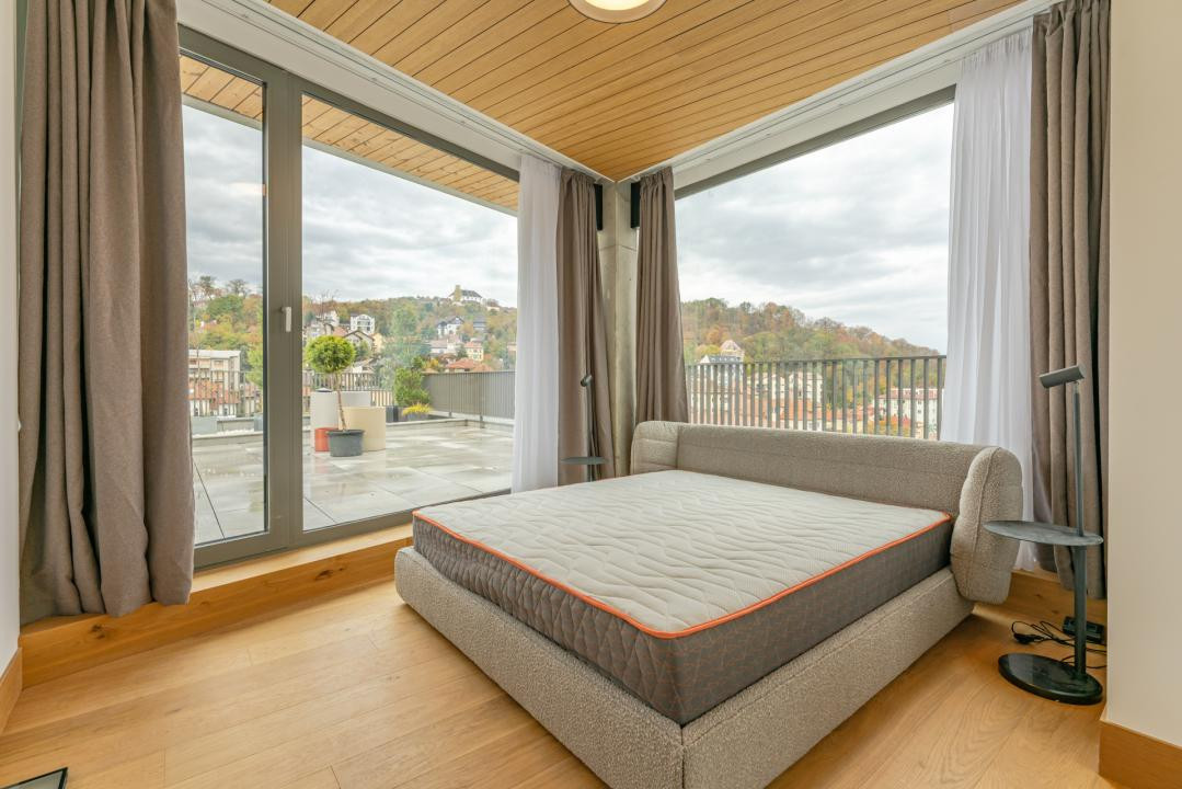 Penthouse de lux cu jacuzzi și vedere spectaculoasă spre Tâmpa