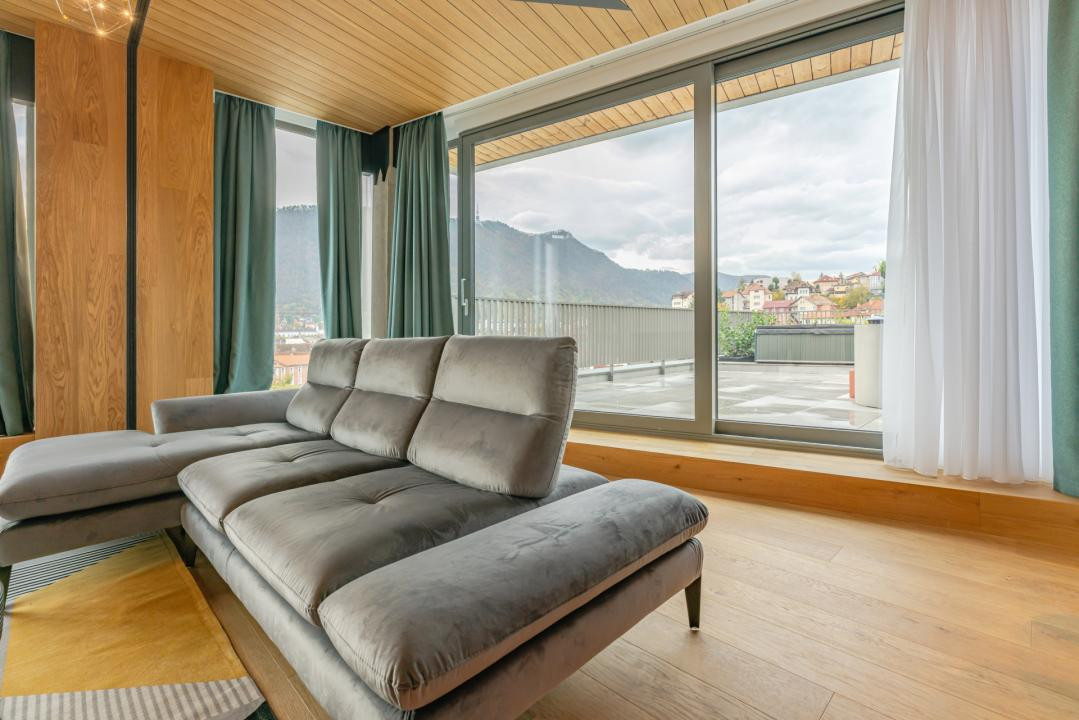 Penthouse de lux cu jacuzzi și vedere spectaculoasă spre Tâmpa