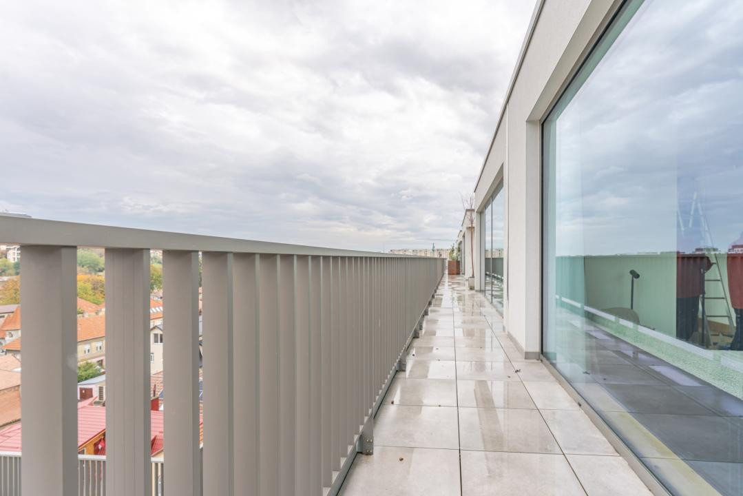 Penthouse de lux cu jacuzzi și vedere spectaculoasă spre Tâmpa