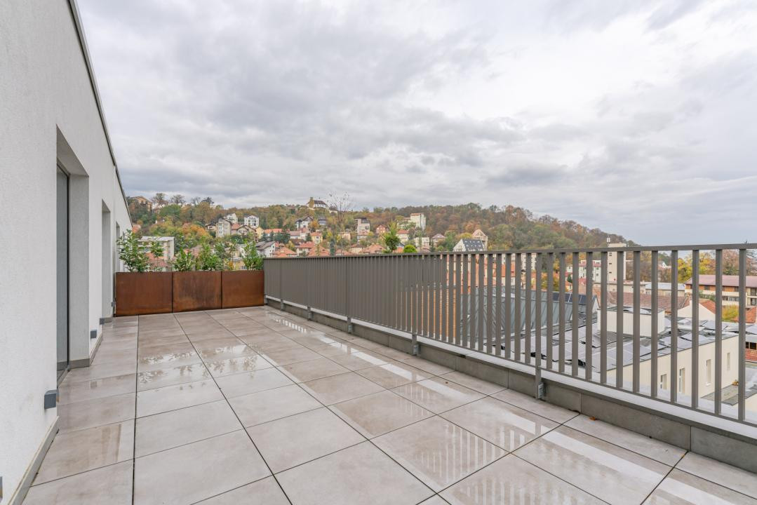 Penthouse de lux cu jacuzzi și vedere spectaculoasă spre Tâmpa