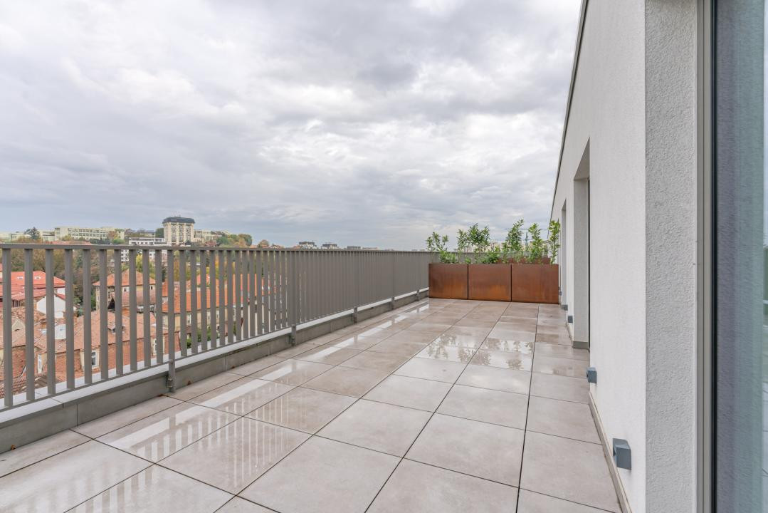 Penthouse de lux cu jacuzzi și vedere spectaculoasă spre Tâmpa