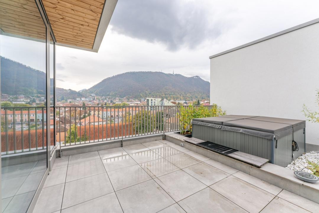 Penthouse Exclusivist cu Jacuzzi și Panoramă Superbă spre Tâmpa