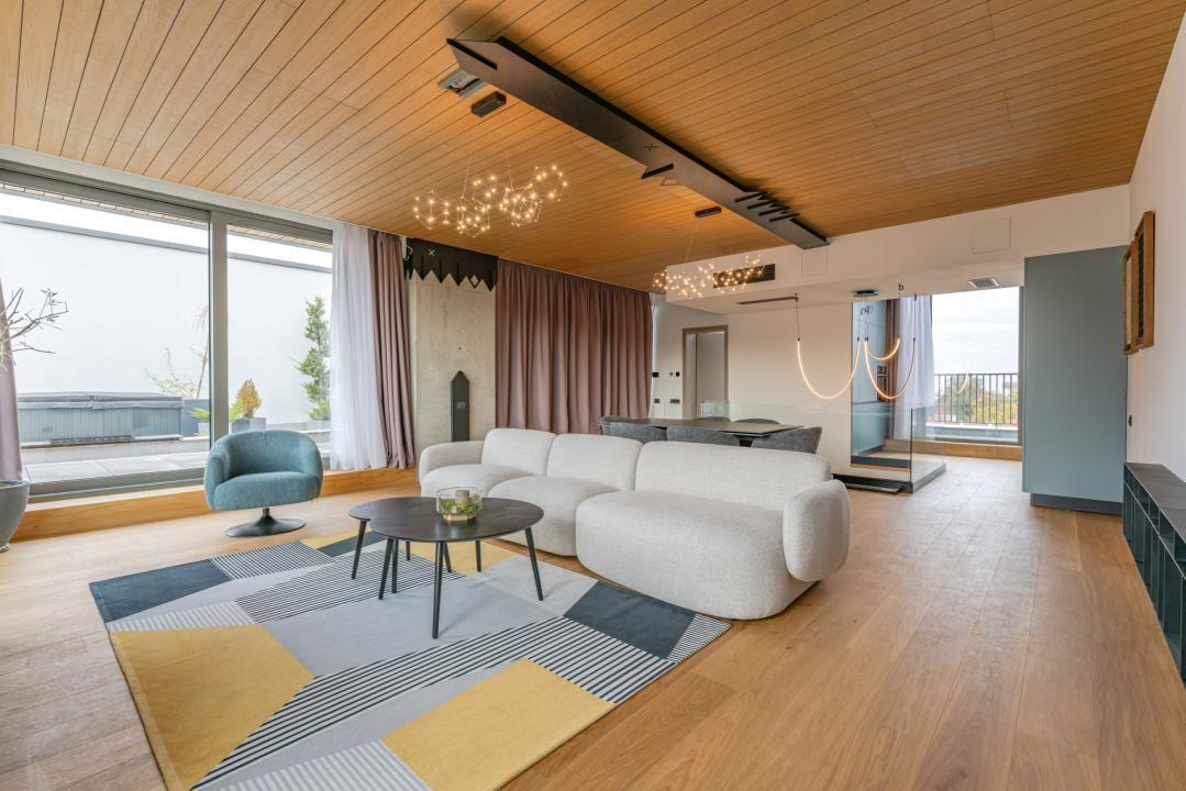 Penthouse Exclusivist cu Jacuzzi și Panoramă Superbă spre Tâmpa