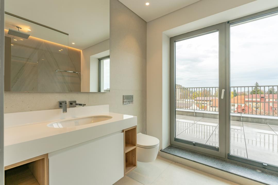 Penthouse Exclusivist cu Jacuzzi și Panoramă Superbă spre Tâmpa