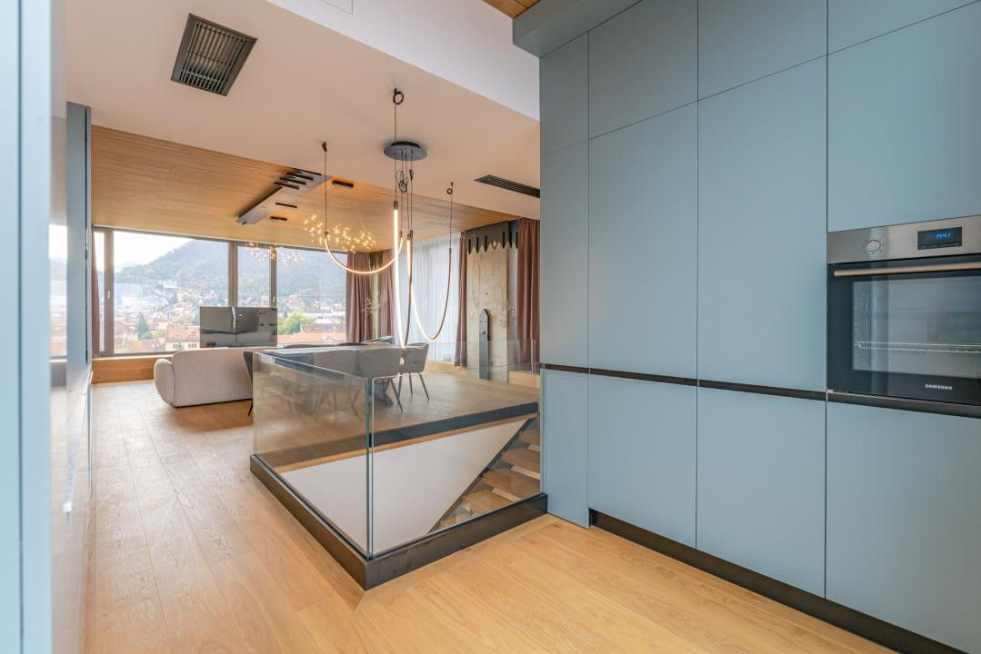 Penthouse Exclusivist cu Jacuzzi și Panoramă Superbă spre Tâmpa